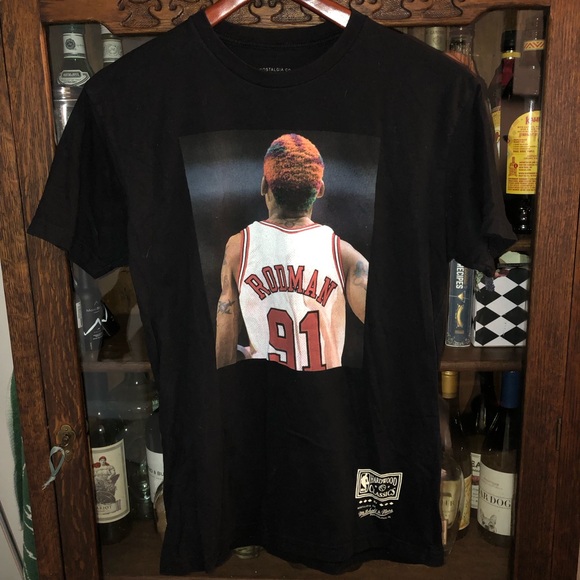 Dennis Rodman Mitchell & Ness Black T-Shirt Unisex Girl’s Women’s PacSun Tilly’s - Picture 1 of 4